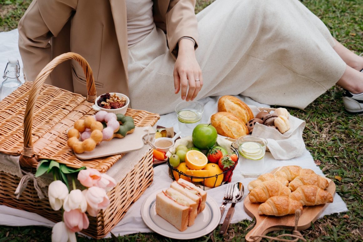 Taipei boasts numerous parks perfect for picnicking, where one can savor delicious food and unwind. (Photo・Brown Chen)