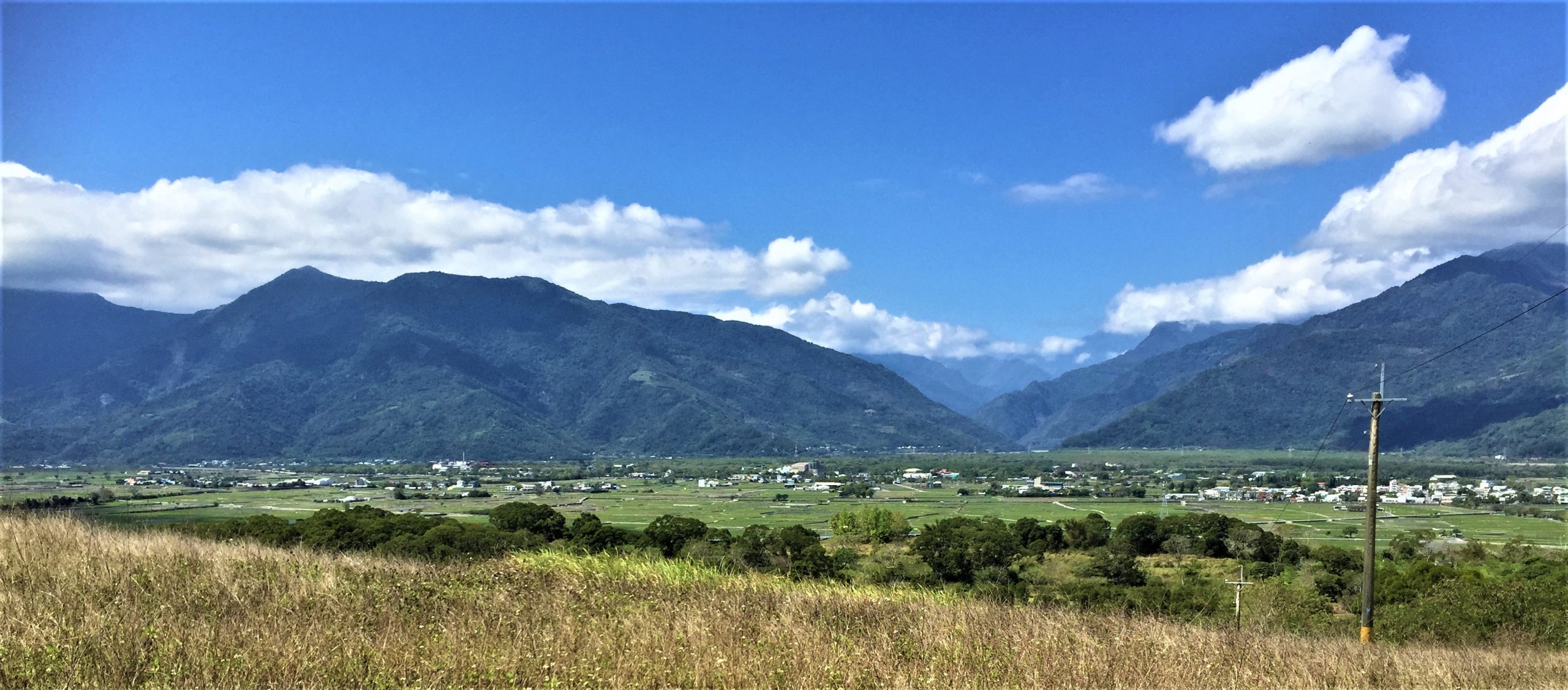 A shot of the south end of Chishang, with the Mr. Brown Avenue area in view.(Photo・Rick Charette)