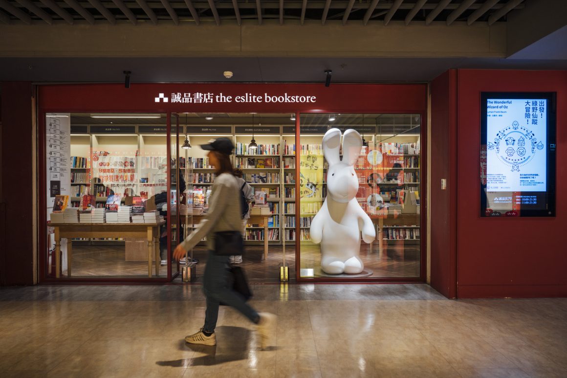 Zhongshan Underground Book Street brings art into residents' daily lives. (Photo・Mike Sung)